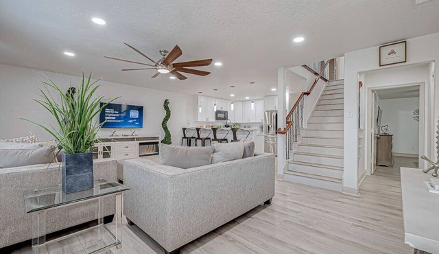 Posh Houston/IAH Escape: Parking|7 Beds|Sleeps 14|