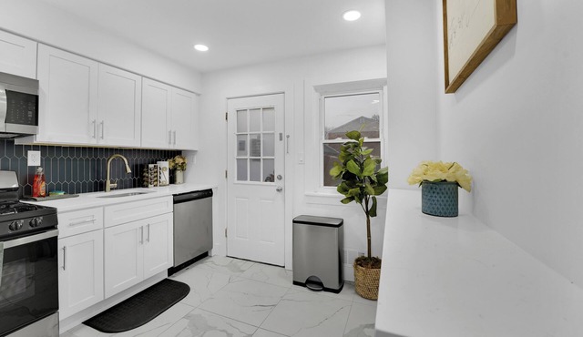 Posh Townhome North Brunswick