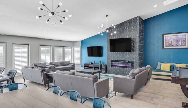 Posh Villa 8 Bdr X 5 Bth 16 Bds