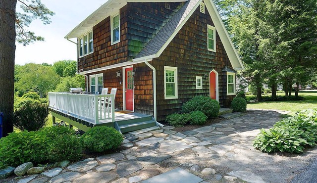 PoshPadsCT 2Hrs NYC,Tennis, Mohawk Mt & Lake 5 Mi. "MELIUS 1BR+Sofa Bed COTTAGE"