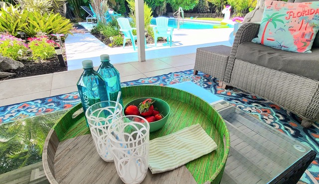 POSHPADZ Hot Tub, Tropical Pool, Pool Floats, 3 Bedrooms, BBQ, Minutes to Beach