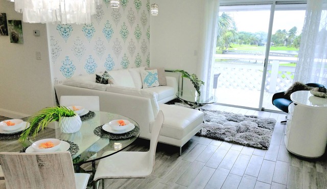 POSHPADZ -Villa Koalua Walk to Jupiter Beach-Prime Lake Views-Resort Setting