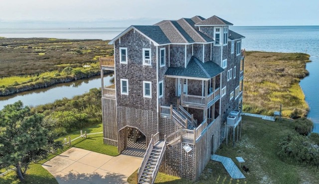 Positive Latitude OBX - VIEWS, Waterfront, elevator, all en suites