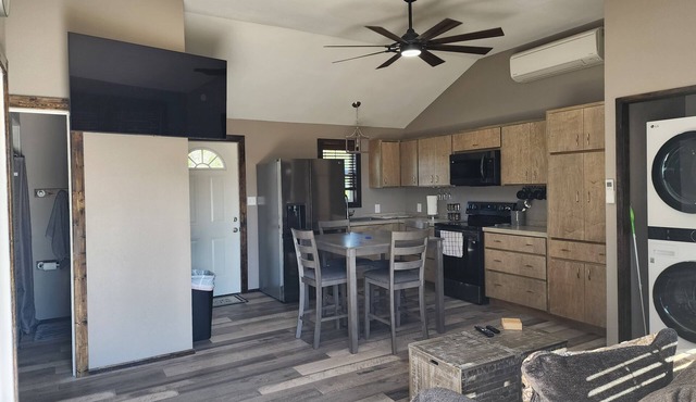 Possum Run Cabin Comfortably Sleeps 6 People