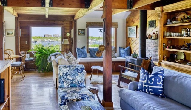 Post and beam style house in Madaket