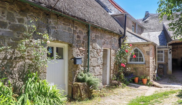 POST BOX COTTAGE, pet friendly, character holiday cottage in Chagford