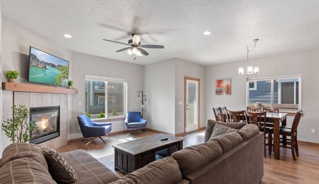 Post Falls Hideaway New 4 Bedroom Home Short Term