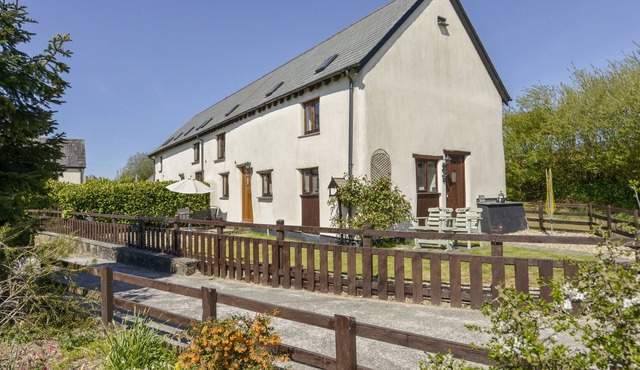 POST HOUSE, pet friendly, with a garden in Holsworthy