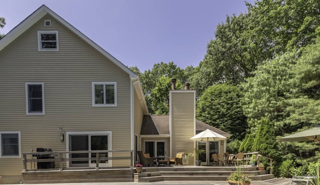 Post Modern on Mature Landscaping, Master Bedroom with Separate.