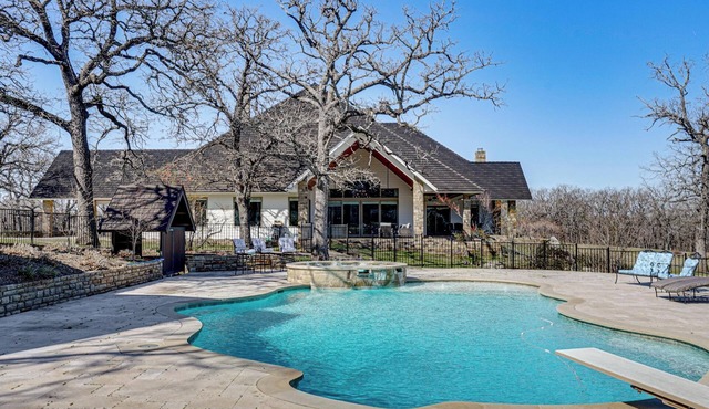 'Post Oak Estate' w/Pool & Spa on 16 Acres