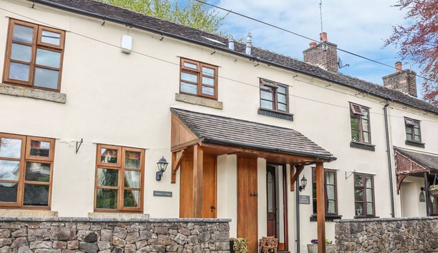 POST OFFICE COTTAGE, with open fire in Endon