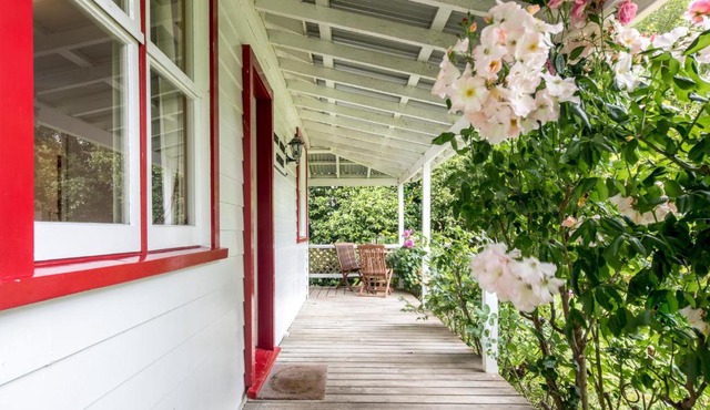 Post Office Cottage - Self catering, escape to the country