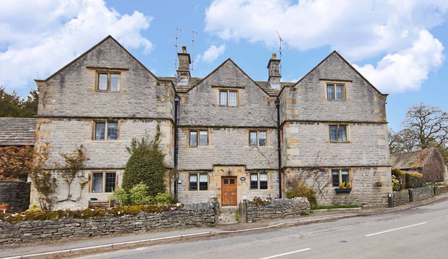 Postman's Knock - a magnificent family friendly Grade II listed cottage in the heart of a quiet vill