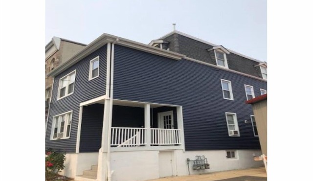 Potential 3-bedrooms apartment! Near Schools & 2 Mins Away from NY Bus Station