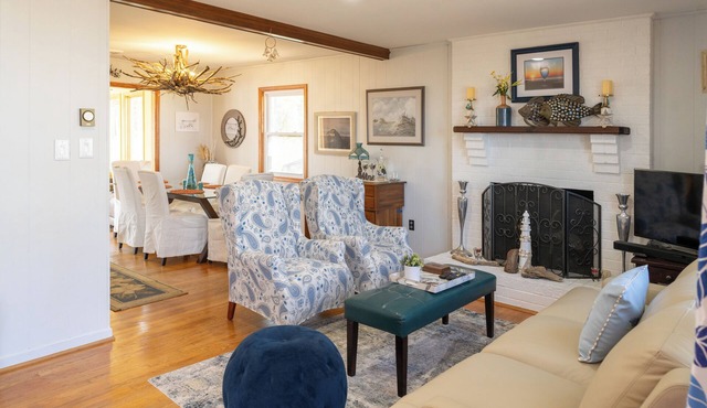 Potomac River house w/beach access. Pet friedly!