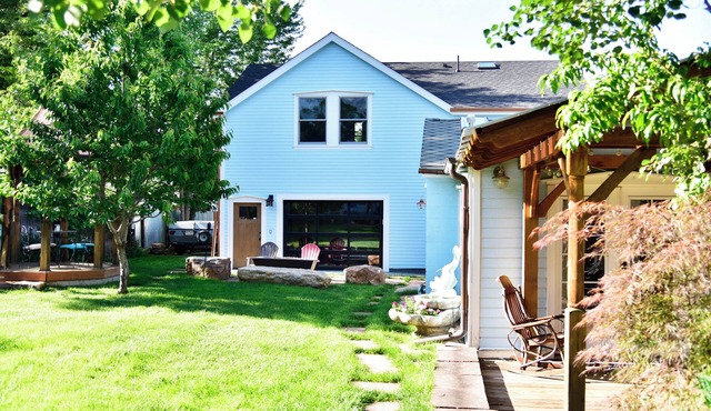 Potter Highlands Group Getaway! 2 Units, Hot Tub, Firepit, Walkable: sleeps 2-12