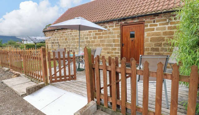 POTTOWE COTTAGE, pet friendly, character holiday cottage in Stokesley
