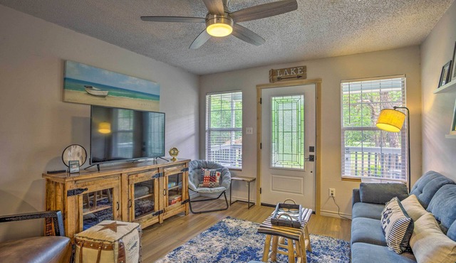 Pottsboro Home w/Fire Pit < 1 Mi to Lake Texoma!