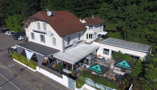 Pour 19 Personnes : 9 Chambres + bar + Sonorisation + Terrasses + Jeux D'enfants