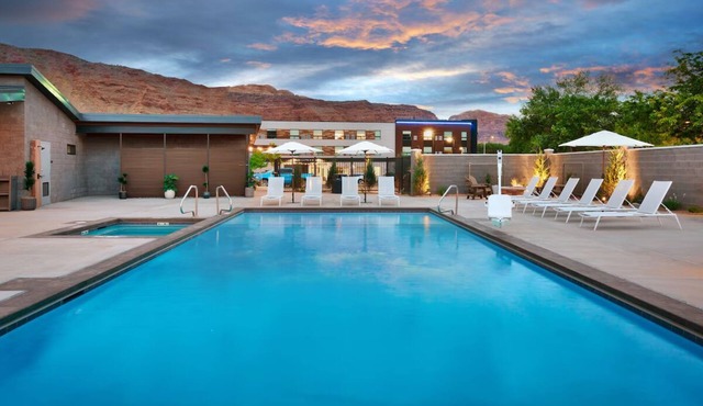 Powder Hound Suite | King + Queen Sofa Sleeper at Gravity Haus Moab