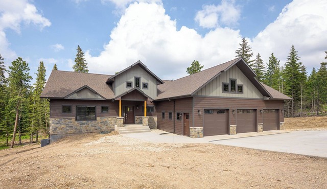 Powder House Pass 5 bedrooms - Hot tub, large garage, paved roads