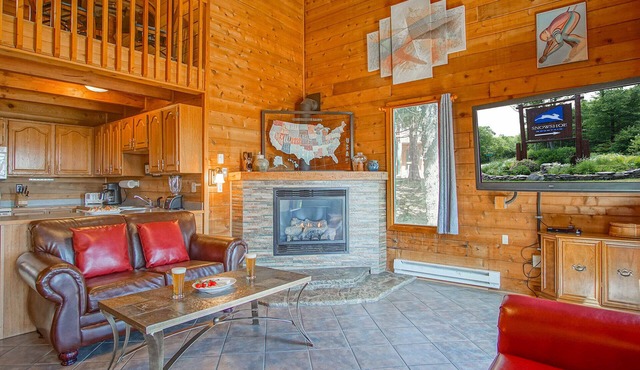 Powder Monkey #14: 3 Bedrooms, 2 Full Baths: Ski to your door!