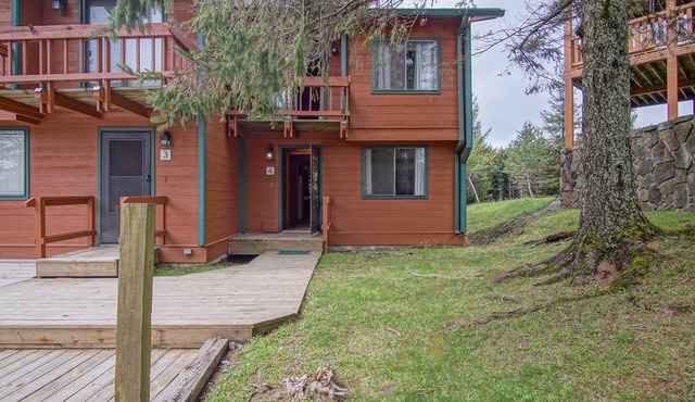 Powder Monkey 4: 2 Bedrooms Plus Sleeping Loft, 2 Full Baths: Slope Side