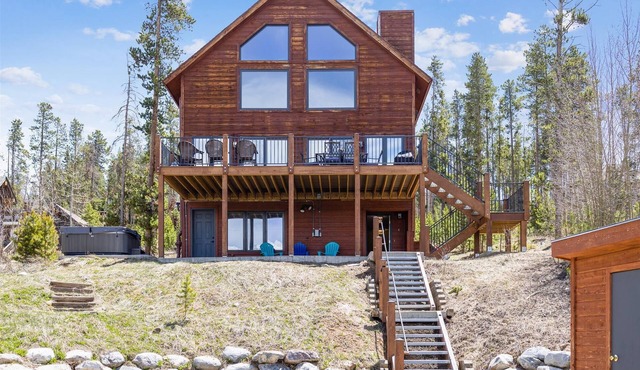 Powder Moose Villa-Stunning Mountain Views from this Private Home with Hot Tub!