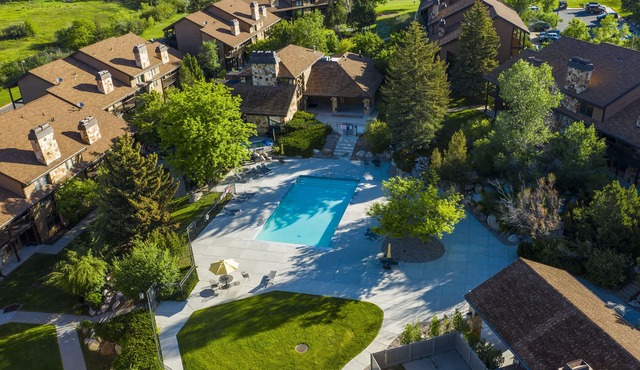 Powder Mountain Wolf Lodge 706 Condo Remodeled! Elegant! Outdoor Community Pool