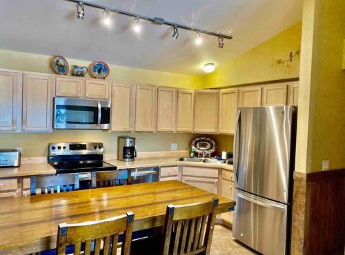 Powder Pad Near Lone Peak - walkable to Big Sky Resort