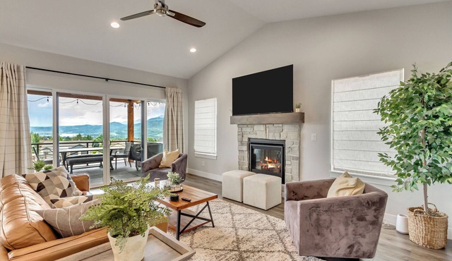 "Powder & Pine" NEW Mountain and Lake View Home in Eden, Utah