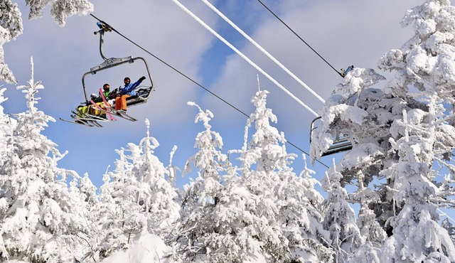 Powder weekend just added! Village at Stratton. 300 steps to Lift.