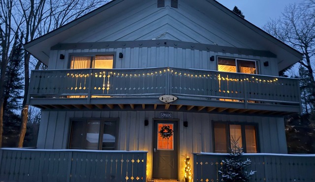 Powdery Peak Ski Chalet- Where Mountain Memories Begin