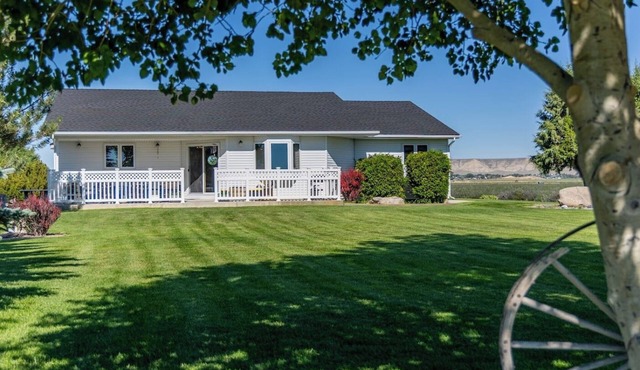 Powell Farmstead Retreat- Dog Friendly, Comfortable Family Retreat