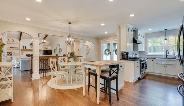 Powell Home w/Fire Pit - 5 Mi to Columbus Zoo!