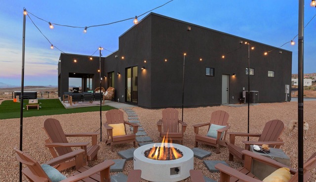 Powell's Edge Retreat - Hot tub+ Pickle-ball + Home Gym + Lake Views + Sleeps 20
