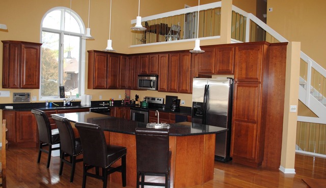 Powers Lake House- Sleeps 12: