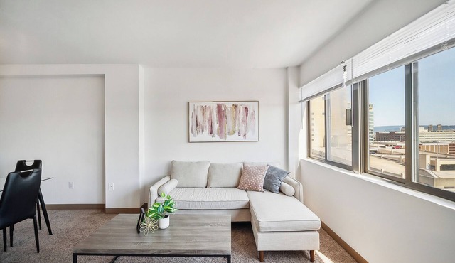 PP 1111 Modern Corporate 1br, pool, Gym