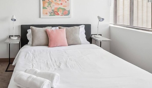 PP 1301 Modern Corporate 2br, pool, Gym