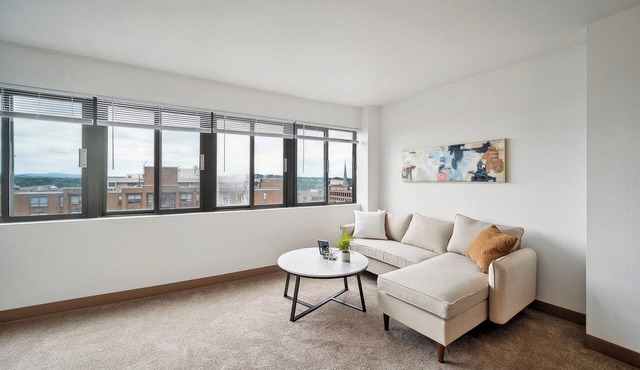 PP 1306 Modern Corporate 1br, pool, Gym