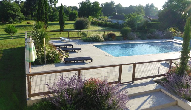Près Bordeaux Maison rénovée 4*tout confort: calme, piscine ,parc 1ha, étang