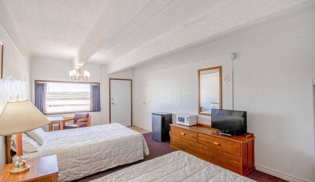 Practical 4-Room Stay w/2 Queen Beds – Ideal Osborne Trip Spot