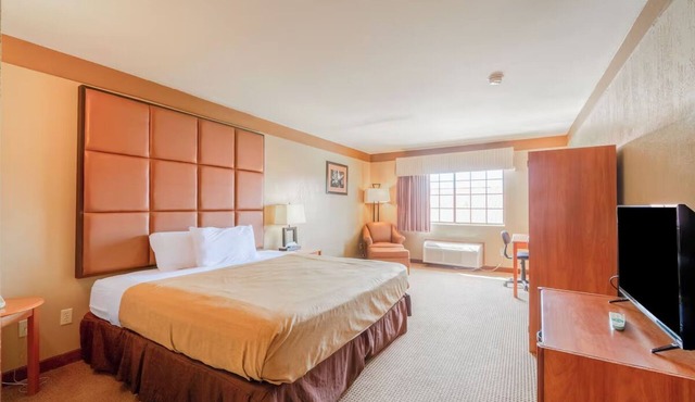 Practical Guest Room w/King Bed Near Regional Routes & Incredible Pricing
