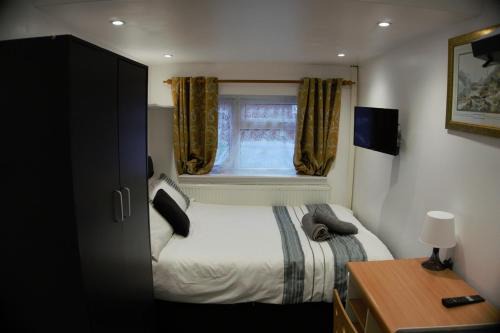 Practical onsite Cosy Studio with Shared Entrance