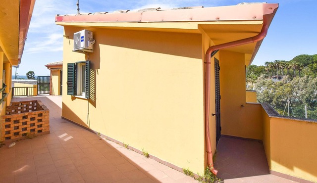Practical vacation apartment just a few steps from the beach, in the heart of Le Castella. in LE CASTELLA