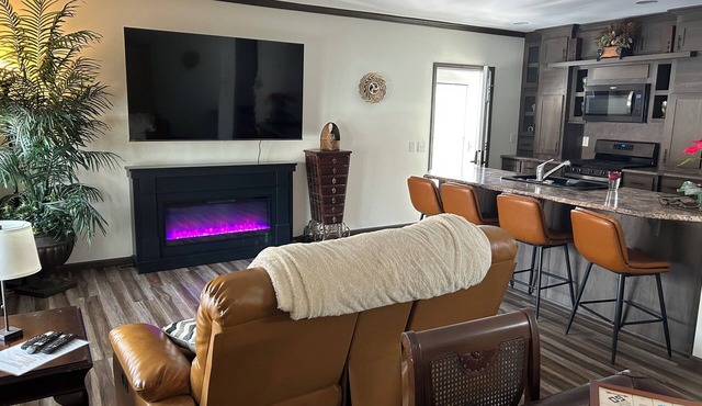 Praire house Cozy cabin romantic on suite Jacuzzi tub Walk-in rainfall shower