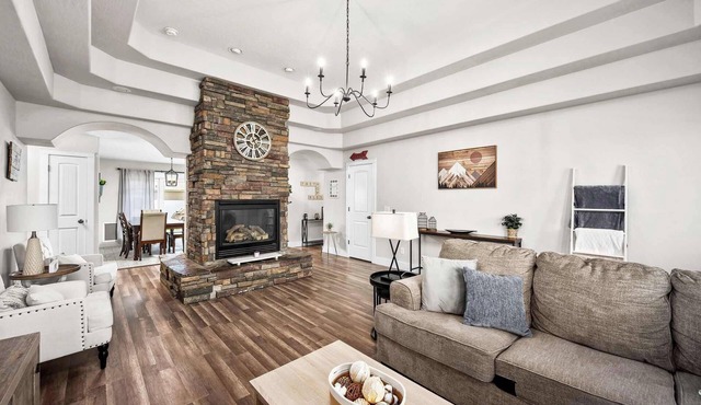 Prairie Falls Retreat: Modern Home in Post Falls