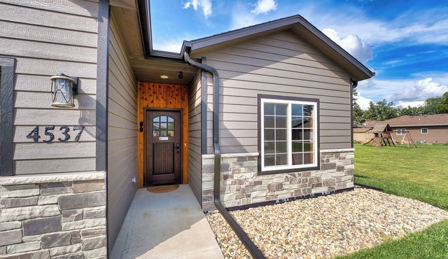 Prairie Haven Voted #1 2 King Suites - Just Built, 10 Min From Most Attractions