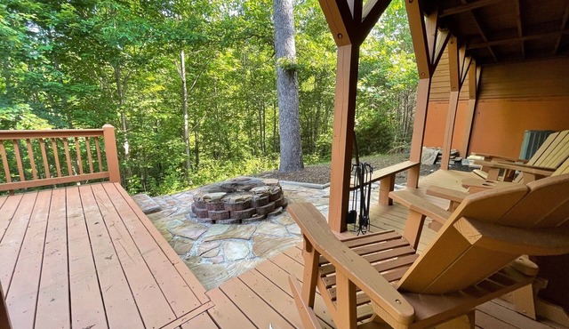 Prairie Retreat - mountain chalet with easy access!