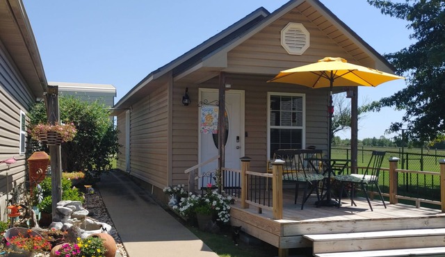 Prairie Springs cabin, quiet country setting, but close to everything!